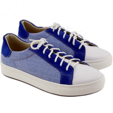 Sneakers basse classiche in pelle bianca jeans